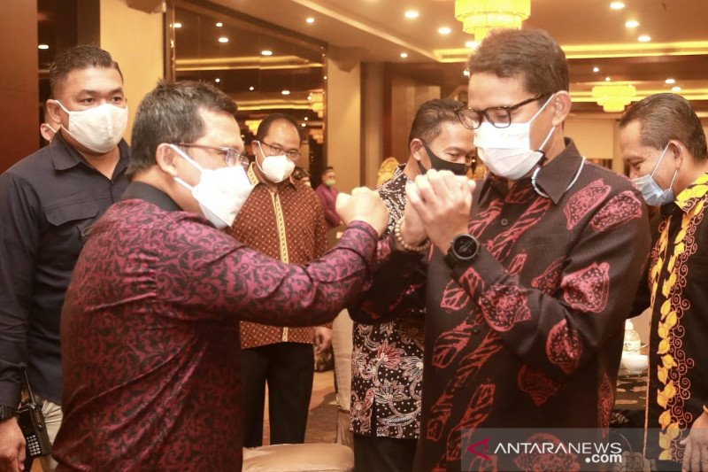 Sekda Kepri Tengku Said Arif Fadillah bertemu Menteri Pariwisata dan Ekonomi Kreatif Sandiaga Uno (Nikolas Panama)

