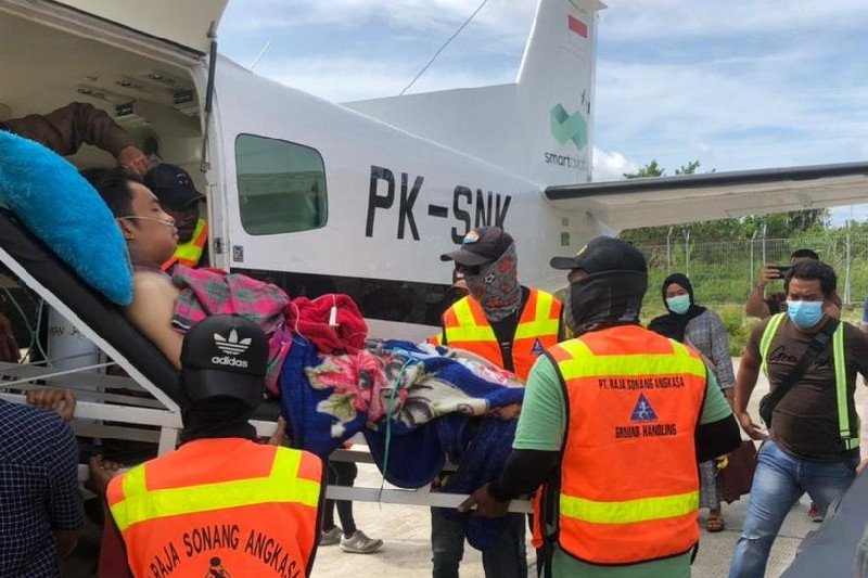 Ramli, korban penembakan KKB pimpinan Uginus Kogoya di Bilogai, Kabupaten Intan Jaya, Papua, Selasa (9-2-2021), dievakuasi ke Timika untuk mendapat perawatan. ANTARA/HO/Polres Intan Jaya