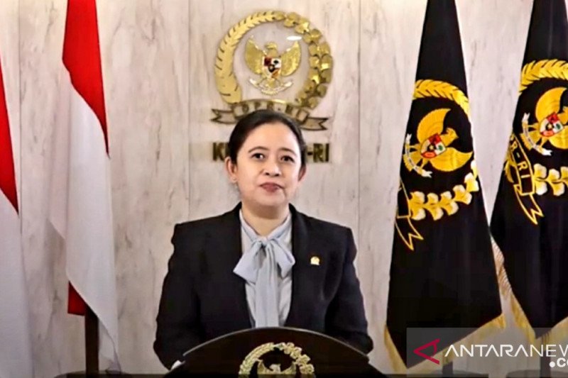Ketua DPR RI Puan Maharani pada acara 'Imlekan Bareng Banteng' yang digelar DPP PDI Perjuangan secara virtual, di Jakarta, Jumat (12/2/2021). (ANTARA/HO-PDIP)

