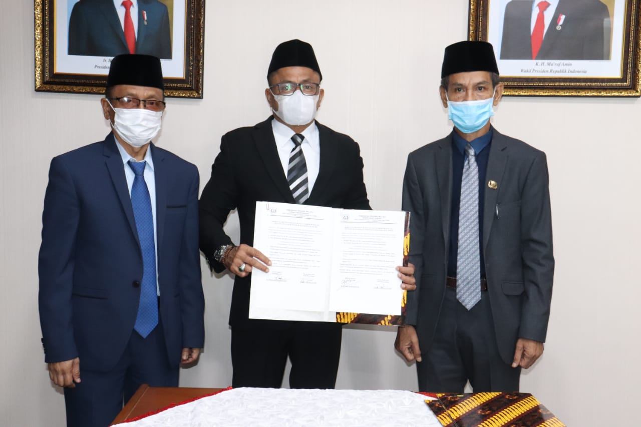 Kedua Plh Bupati bersama Sekda Maluku. HMP/BOY