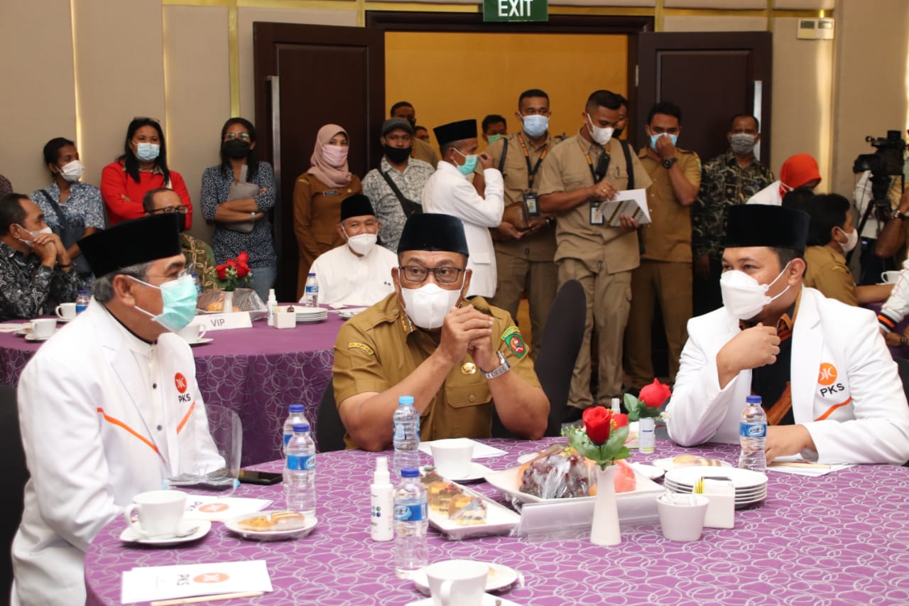 Proyek pembangunan lainnya yang mendapat perhatian pada kepemimpinan Murad Ismail yaitu, pembangunan 2 bandara yakni, bandara Namrole dan Buru oleh KSP. HMP/BOY
