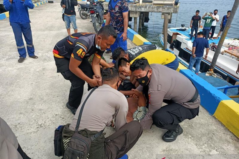 Kecelakaan di perairan Juata Laut Tarakan, dimana speedboat Dewa Sebakis 2 rute Tarakan-Nunukan menabrak perahu ketinting mengakibatkan dua penumpang tewas di laut Tarakan, Rabu (10/3). Dokumen Basarnas
