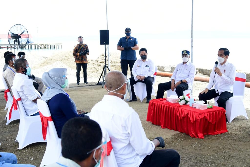 Presiden berdialog dengan nelayan Negeri Hitu. IST