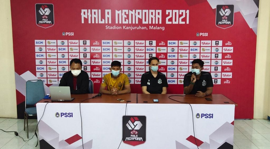 Paul Munster dalam sesi Press conference usai pertandingan. ist