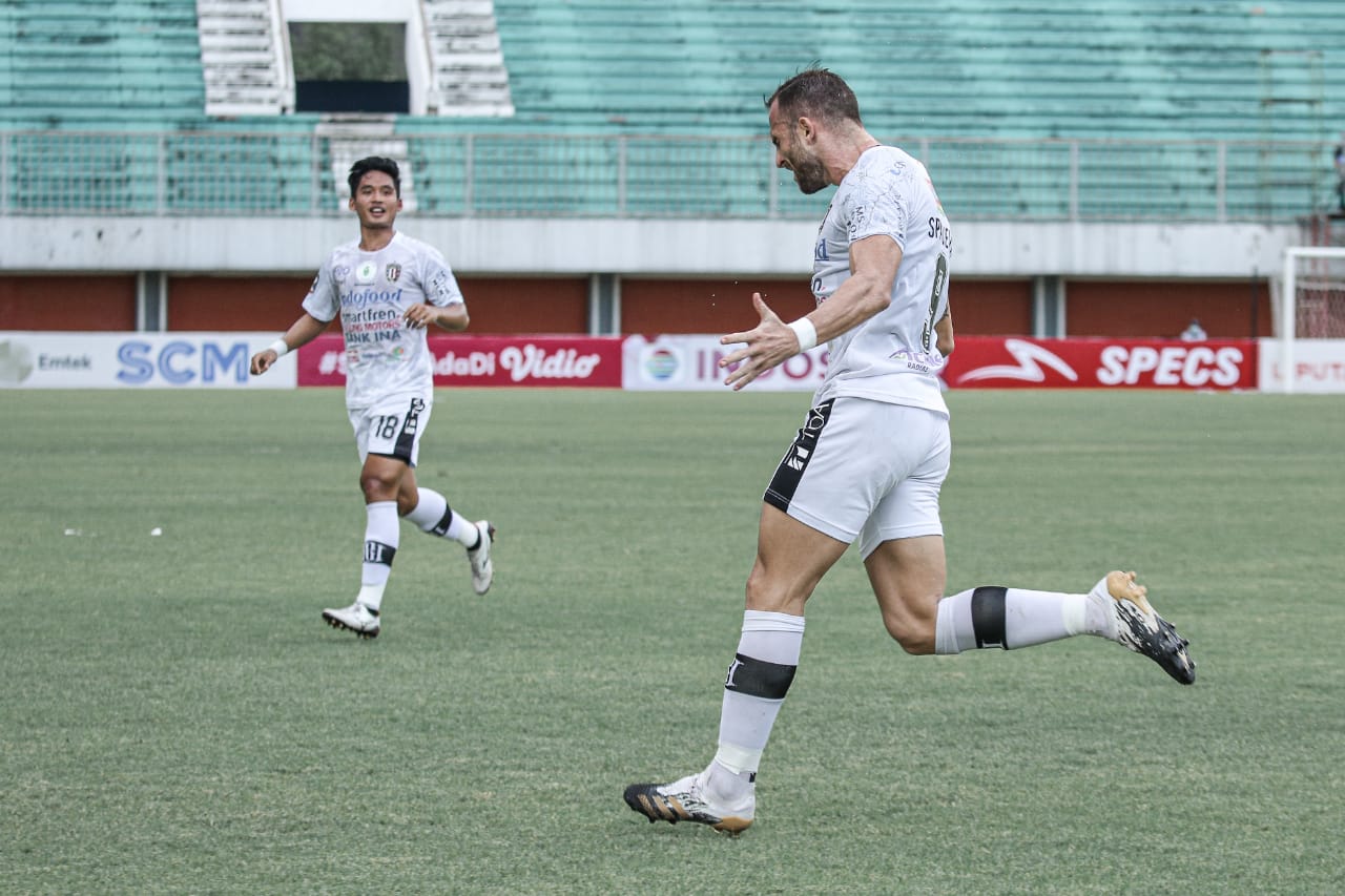Penyerang Bali United Ilija Spasojevic melakukan selebrasi usai mencetak gol. baliutd.com
