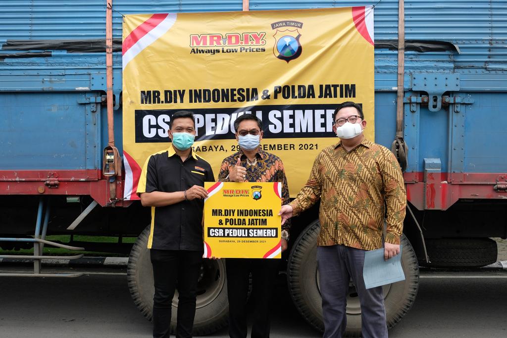MR.DIY Indonesia Salurkan Bantuan  berupa peralatan rumah tangga dan beras sebanyak 2-ton untuk para warga yangterdampak erupsi Gunung Semeru secara simbolis di kantor Polda Jatim. 
