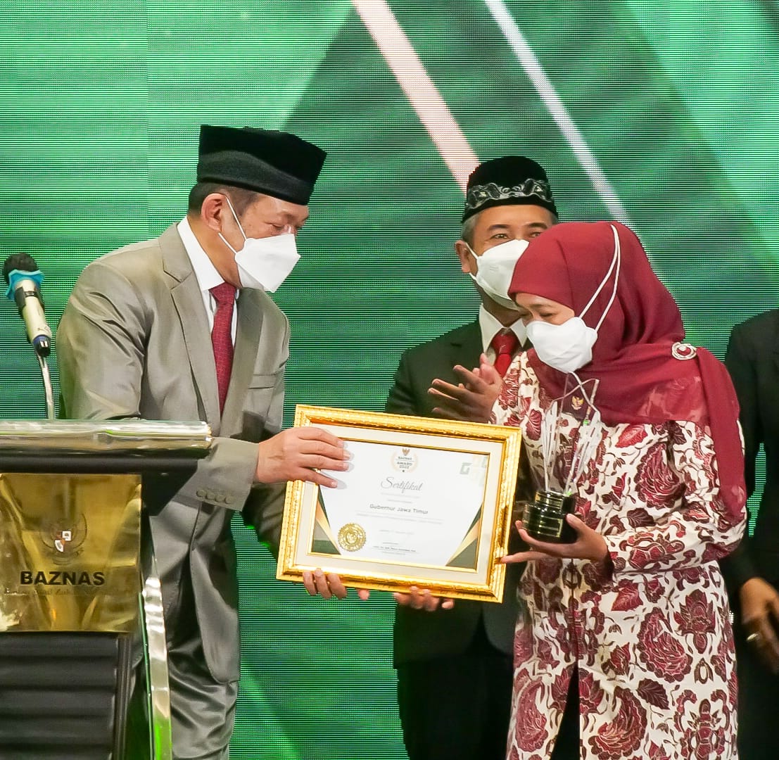 Gubernur Jawa Timur Khofifah Indar Parawansa kembali meraih penghargaan di tingkat nasional. 2022