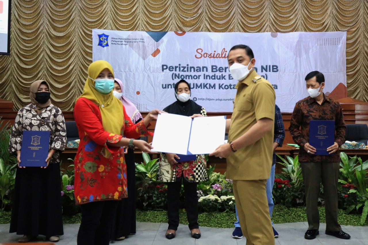 Pemerintah Kota (Pemkot) Surabaya terus berupaya mempercepat dan mempermudah pengurusan nomor induk berusaha (NIB) bagi para pelaku UMKM Kota Surabaya