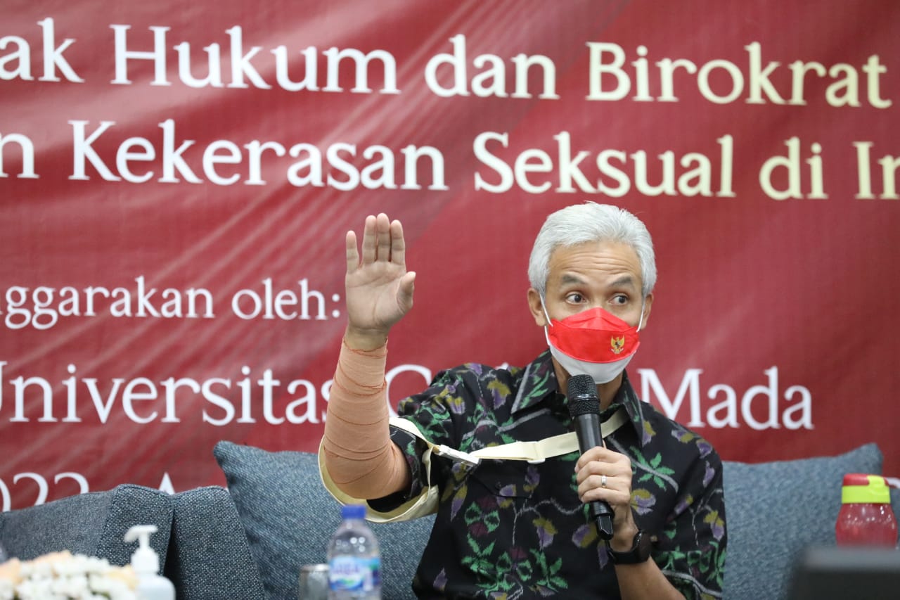 Gubernur Jawa Tengah Ganjar Pranowo pada Seminar Nasional tentang Kekerasan Seksual, di Fakultas Hukum Universitas Gadjah Mada Yogyakarta, Selasa (15/2/2022)