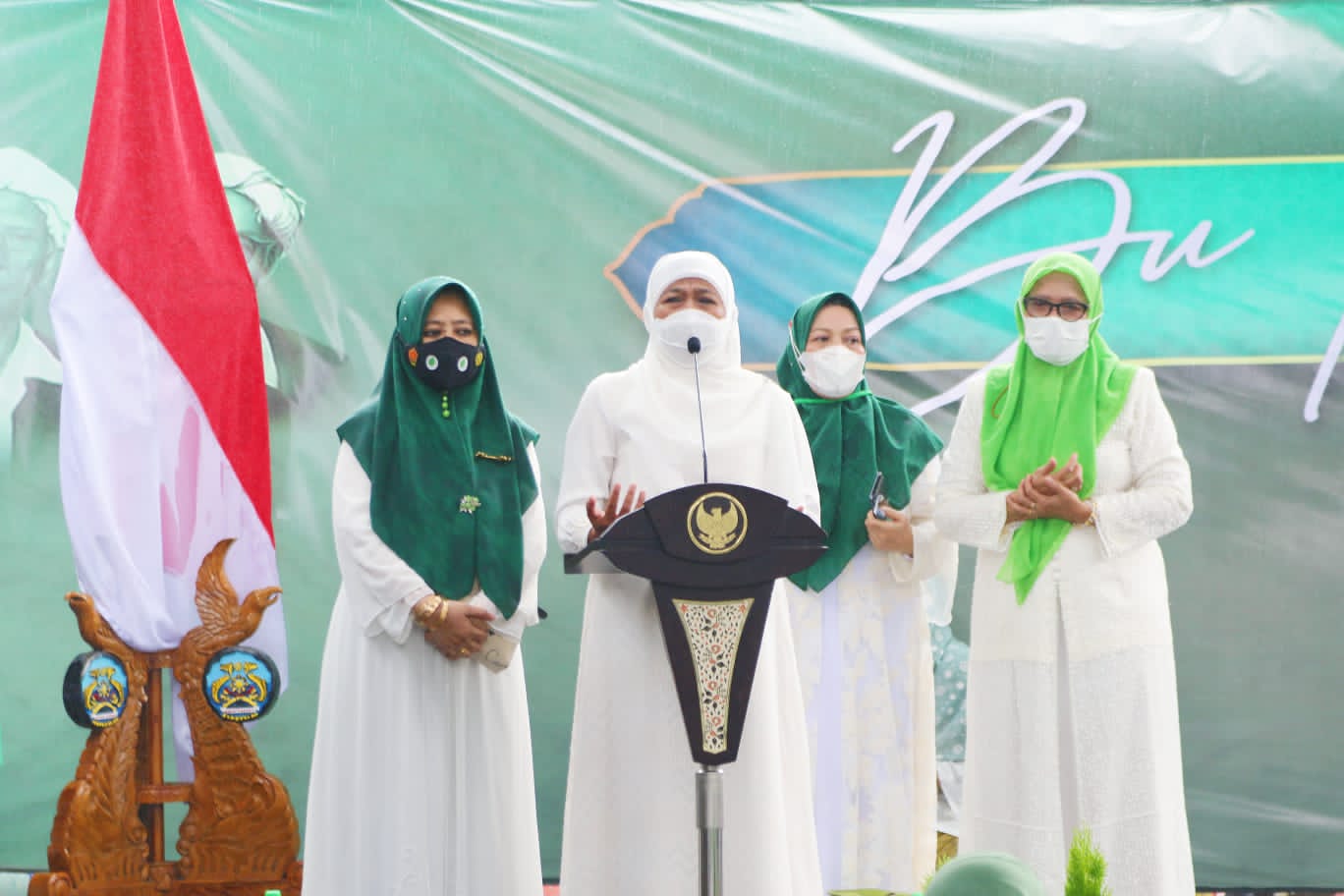 Gubernur Jawa Timur Khofifah Indar Parawansa menghadiri peringatan Isra Miraj di Bangkalan