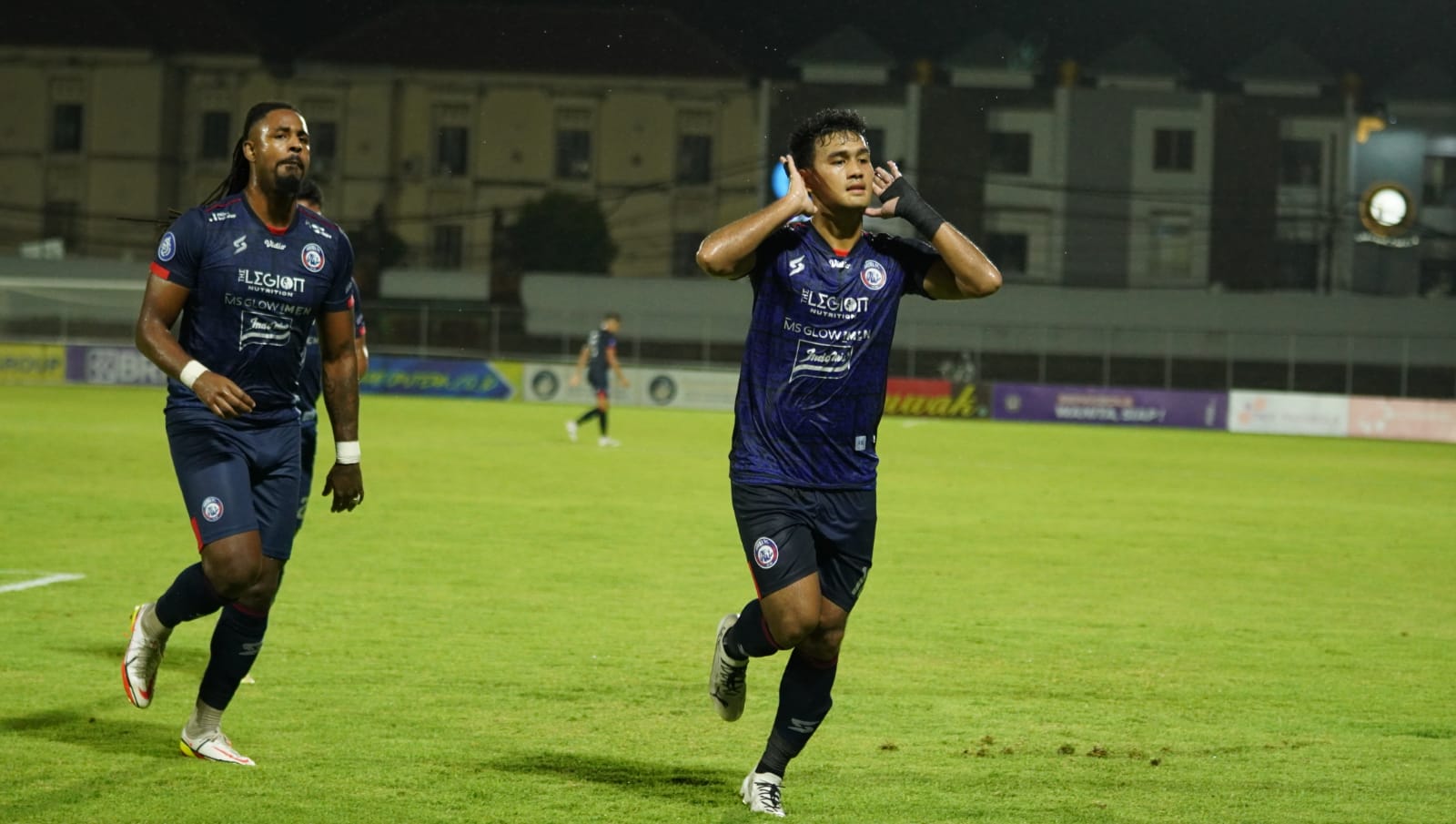 Singo Edan itu berhasil menuntaskan perlawanan Barito Putera dengan skor tipis 2-1.