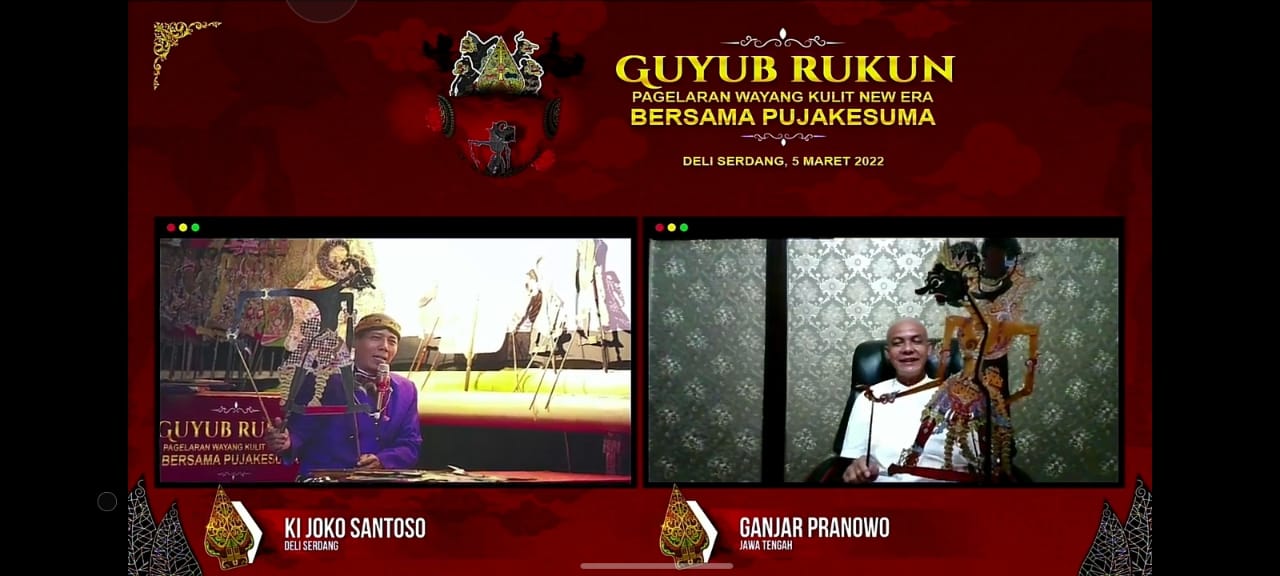  Gubernur Jawa Tengah Ganjar Pranowo mendadak jadi dalang, saat hadir secara virtual dalam Pagelaran Wayang Kulit New Era yang digelar Pujakesuma (Putra Jawa Kelahiran Sumatera), di Deli Serdang Sumatera Utara, Sabtu (5/3/2022). 