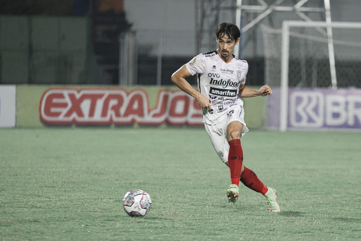 Bek kanan Bali United, Gavin Kwan Adsit sukses menjalankan tugasnya dengan baik kala menjamu Persiraja Banda Aceh (11/3) malam. 