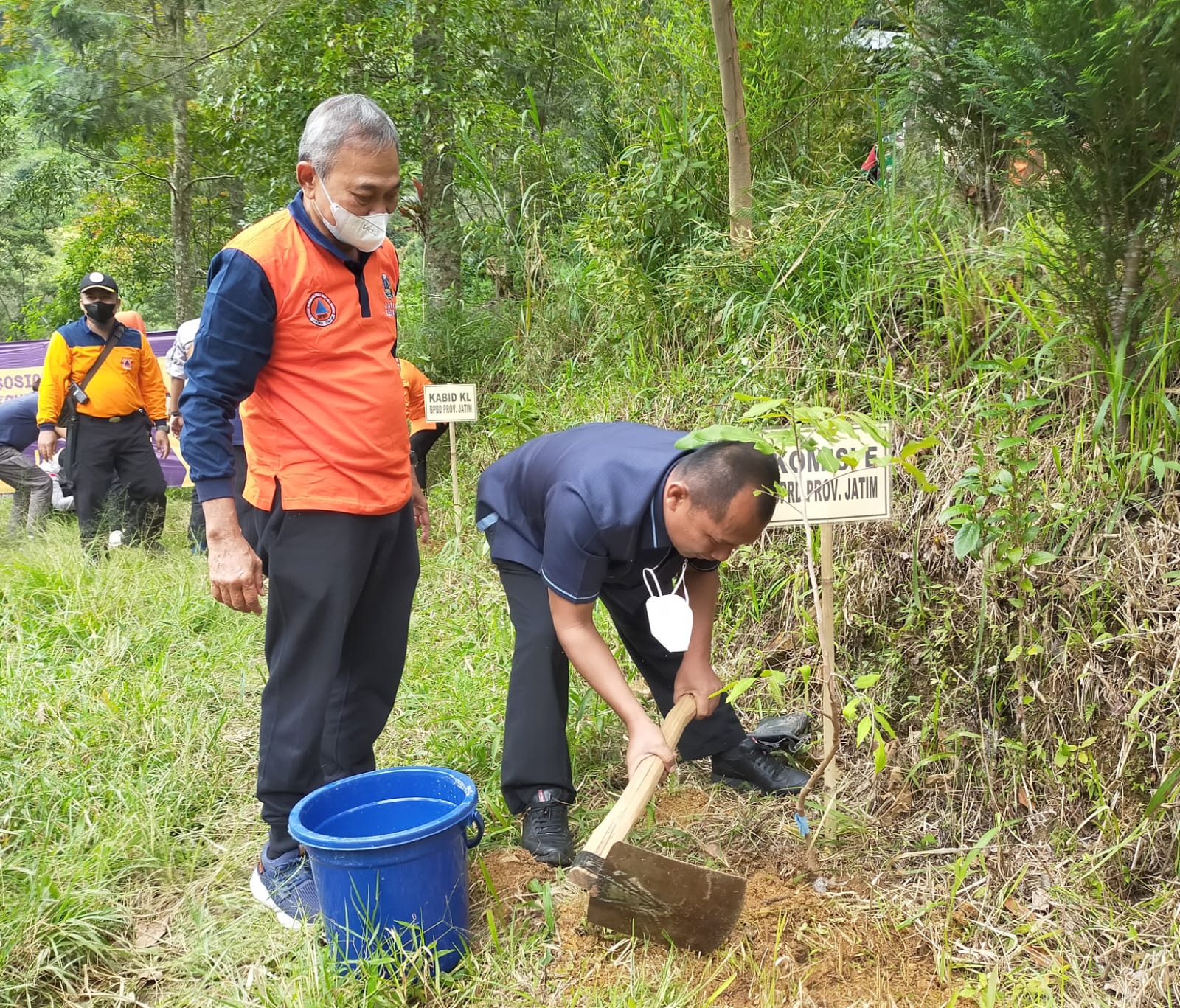 BPBD Jatim melangsungkan aksi tanam pohon dengan menggandeng berbagai komunitas di area wisata di Dusun Wonomulyo, Desa Genilangit Kec. Poncol, Kab. Magetan.