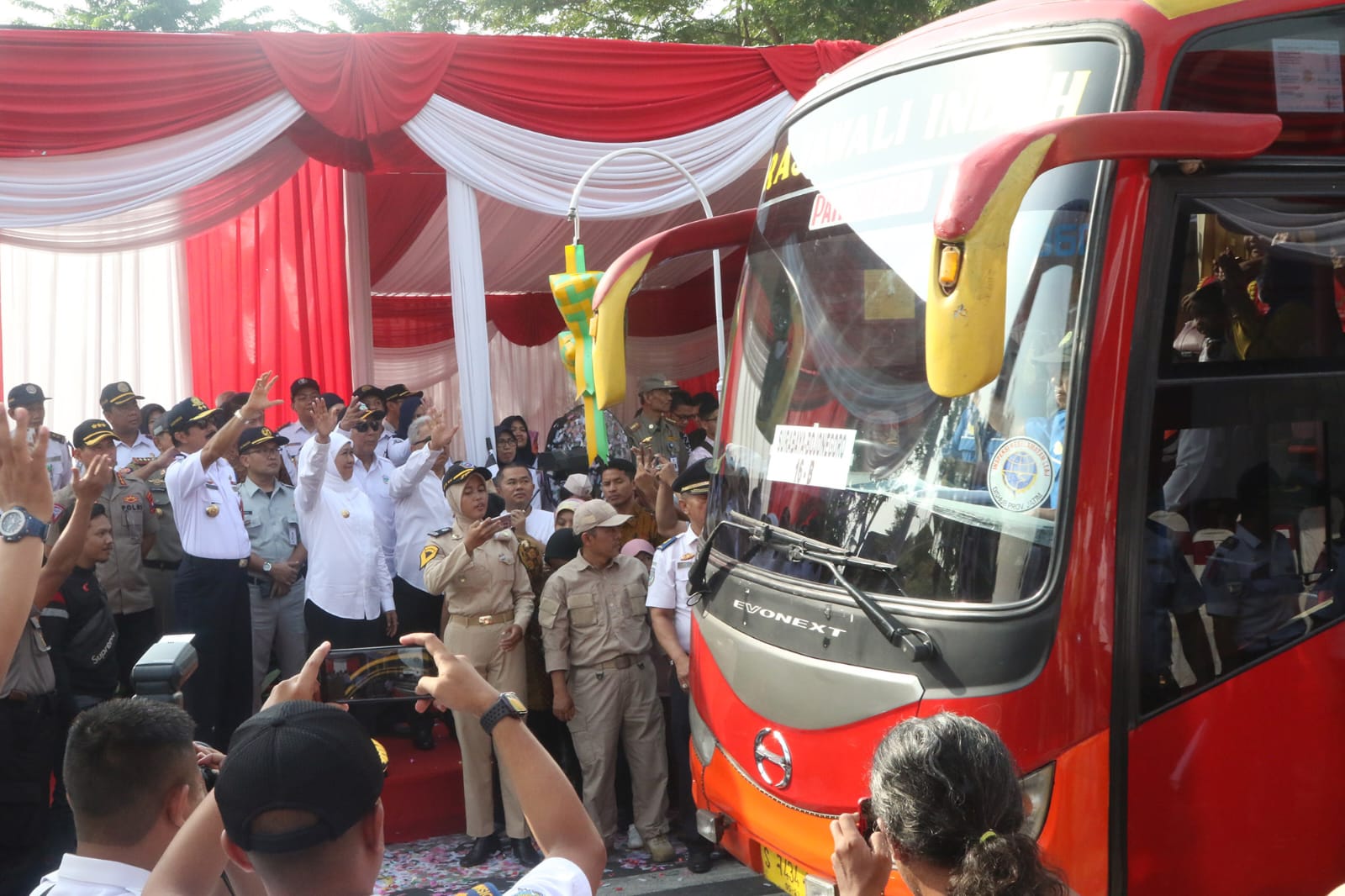 Gubernur Khofifah Fasilitasi Warga Jatim Mudik Bareng Gratis ke 15 Kab/Kota Tujuan, Bisa Daftar Mulai Besok, Kamis (21/4)