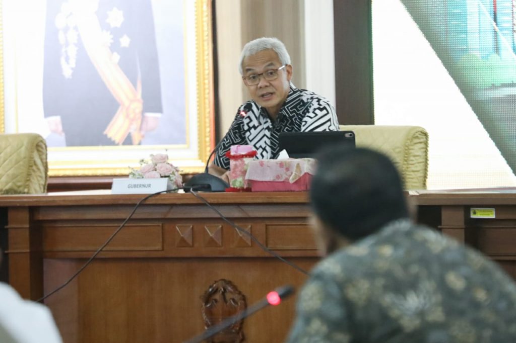 Ganjar Pranowo saat memimpin Rapat Forkopimda Jateng, di Grhadhika Bhakti Praja, Rabu (27/4/2022). 