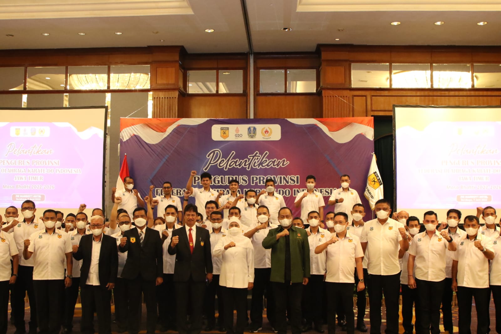 Gubernur Khofifah usai menghadiri acara Pelantikan Pengurus Federasi Olahraga Karate-Do (Forki) Jawa Timur Masa Bhakti 2022-2026 di Hotel JW Marriot Surabaya, Sabtu (11/6) 