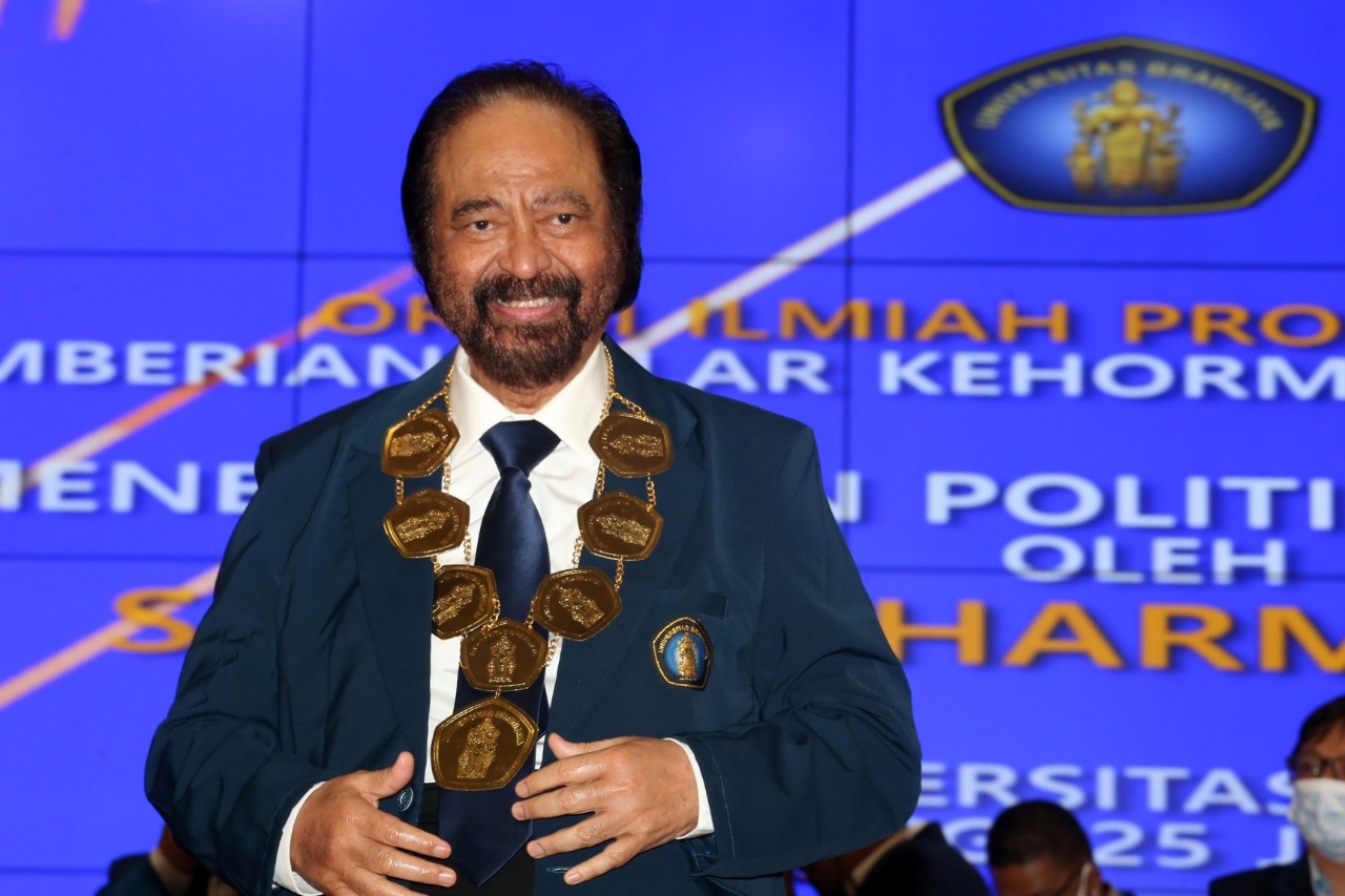 Surya Paloh meraih gelar doktor honoris causa yang diberikan dari FISIP UB (Fakultas Ilmu Sosial dan Ilmu Politik Universitas Brawijaya) Malang, Senin (25/7). 