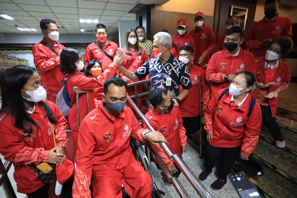 Ganjar saat melepas atlet NPCI Jateng yang akan memperkuat tim Indonesia di ASEAN Para Games ke 11 di Solo, Jumat (29/7/2022). 