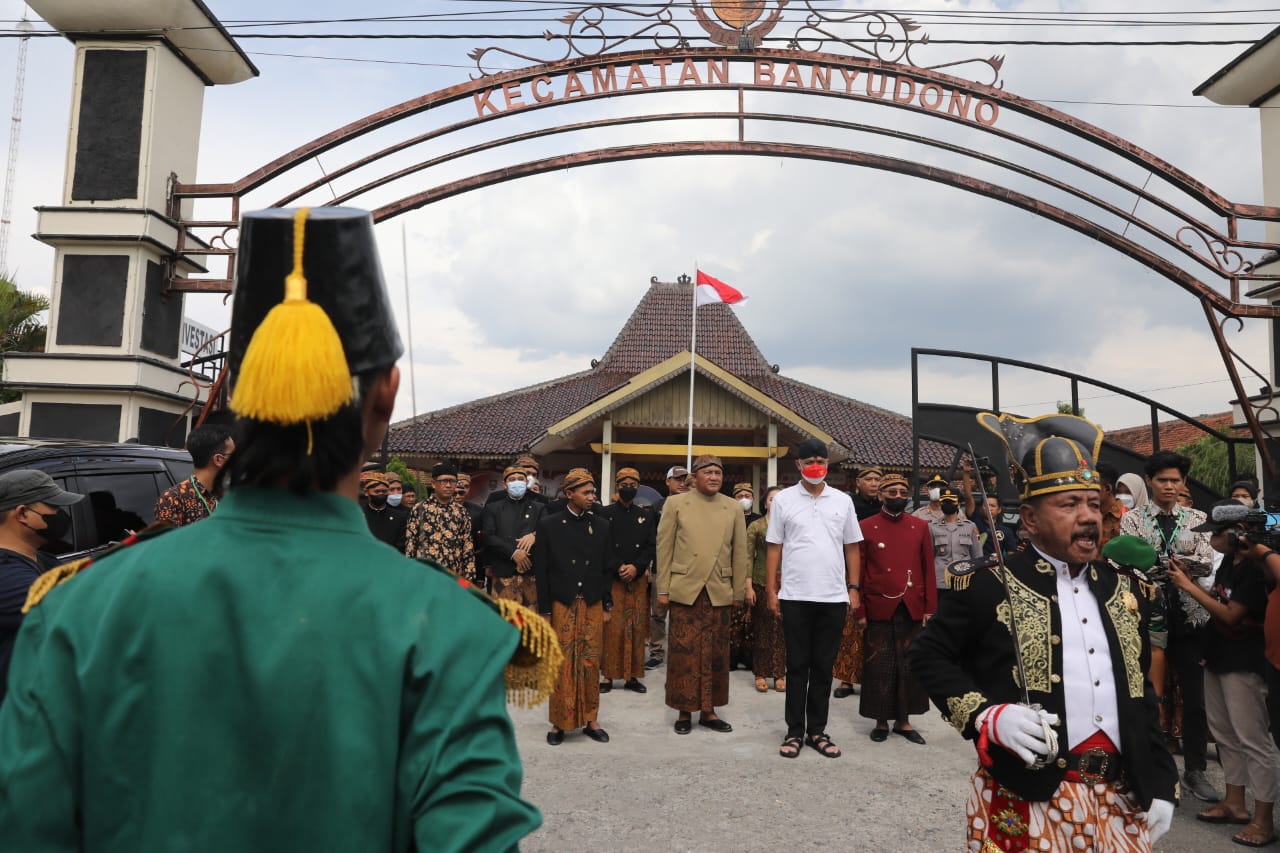Gubernur Jawa Tengah Ganjar Pranowo saat menghadiri  Event Pengging Fair 2022  yang diinisiasi warga desa sekitar Pengging, Banyudono.