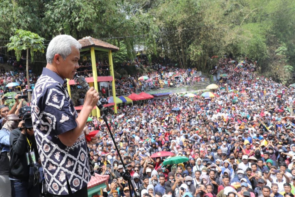 Ganjar pranowo saat memberikan sambutan sebelum acara sebar apem. Jumat (16/9/2022).