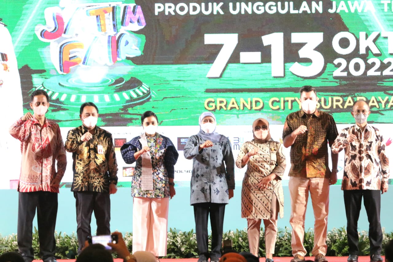 Khofifah pada gelaran Jatim Fair 2022 di Exhibition Hall Grand City Surabaya, Jum’at (7/10).