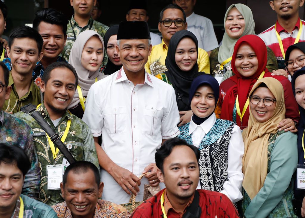 Gubernur Jawa Tengah Ganjar Pranowo datang langsung ke Kalimantan Selatan, untuk mendukung kafilah Jawa Tengah yang mengikuti ajang MTQ Nasional ke-29. Ganjar yang tiba di Kalsel pada Selasa (11/10/2022) 
