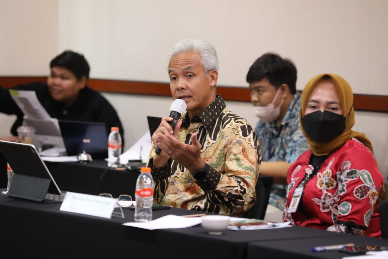Gubernur Jawa Tengah, Ganjar Pranowo menghadiri acara tahap Uji Publik yang digelar Komisi Informasi (KI) di Jakarta, Selasa (1/11/2022).