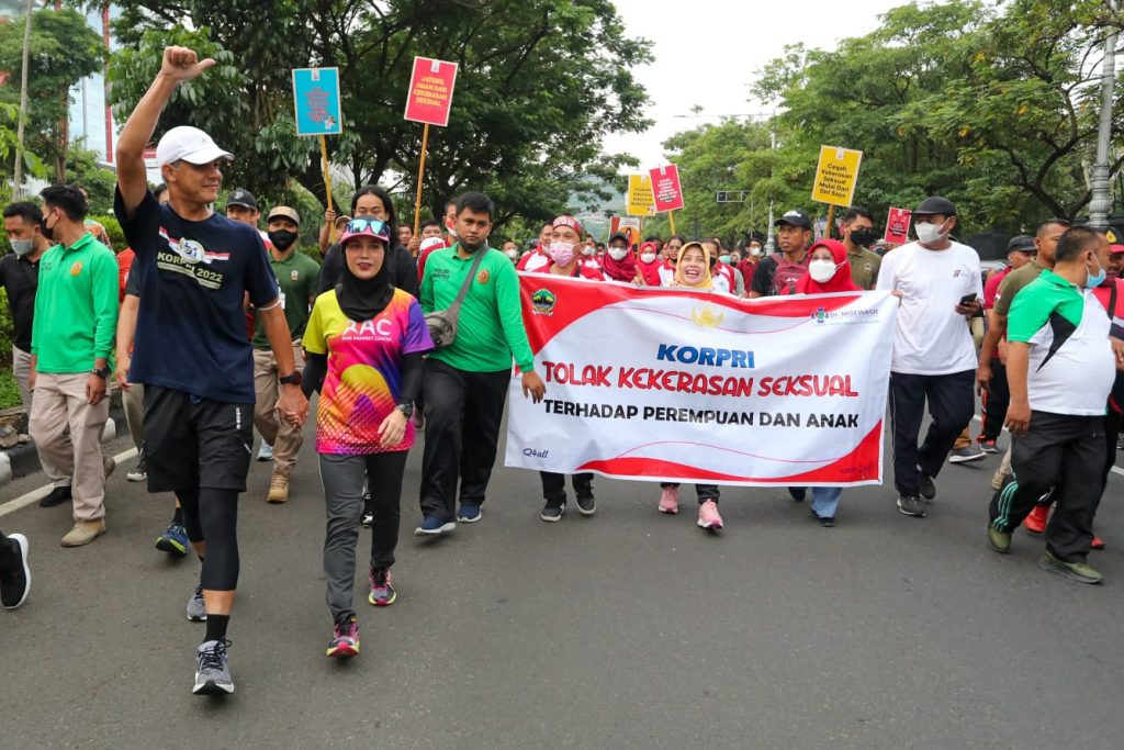 peringatan HUT Korpri Jateng dan Sosialisasi 16 Hari Antikekerasan Terhadap Perempuan (16 HAKTP), di halaman kantor Gubernur Jateng, Minggu (27/11/2022). Adalah 