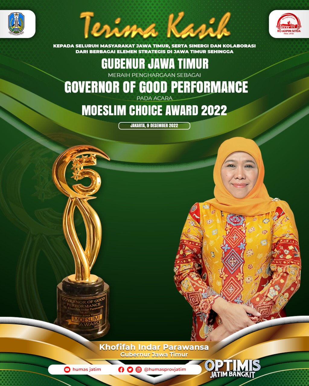 Gubernur Jawa Timur Khofifah Indar Parawansa menerima penghargaan Moeslim Choice Award 2022 Sebagai Governor Of Good Performance , di Grahadi, Kamis (15 /12) malam.  