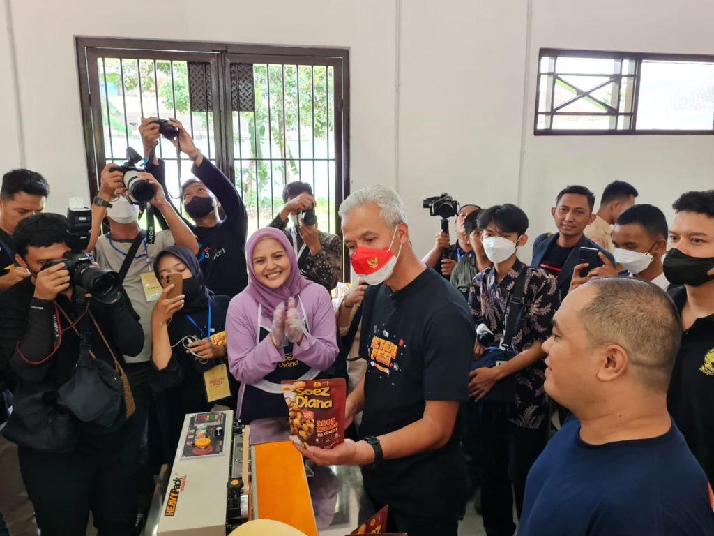 Gubernur Jawa Tengah Ganjar Pranowo meresmikan Hetero Space di Purwokerto-Banyumas, Jumat (16/12/2022).