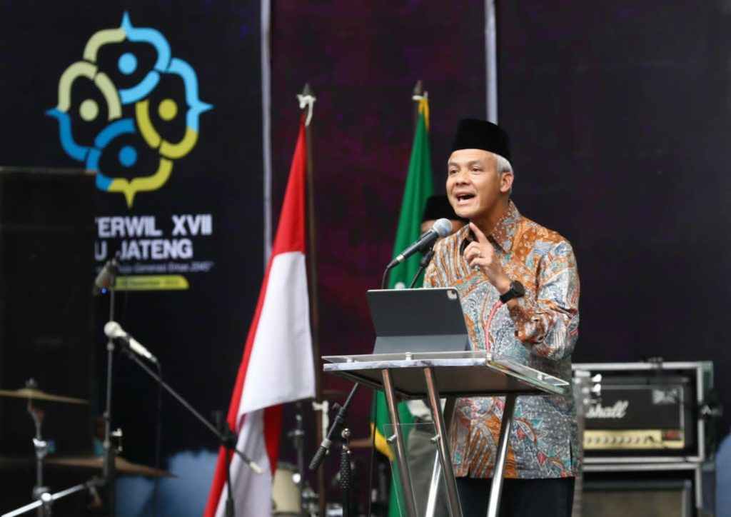 Gubernur Jawa Tengah Ganjar Pranowo membuka Konferensi Wilayah (Konferwil) Jawa Tengah IPNU XVII dan IPPNU XVI, di Pondok Pesantren API Syubbanul Wathon, Secang, Kabupaten Magelang, Jumat (16/12/2022)