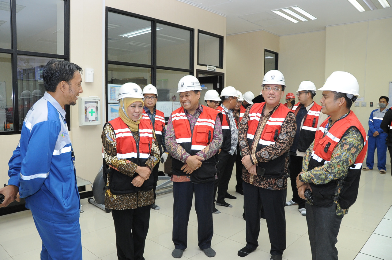 Gubernur Khofifah saat melakukan kunjungan kerja visitasi di PT. Pupuk Sriwidjaja (PT. Pusri) Gedung Wisma Melati Palembang, Sabtu (7/1/2023).