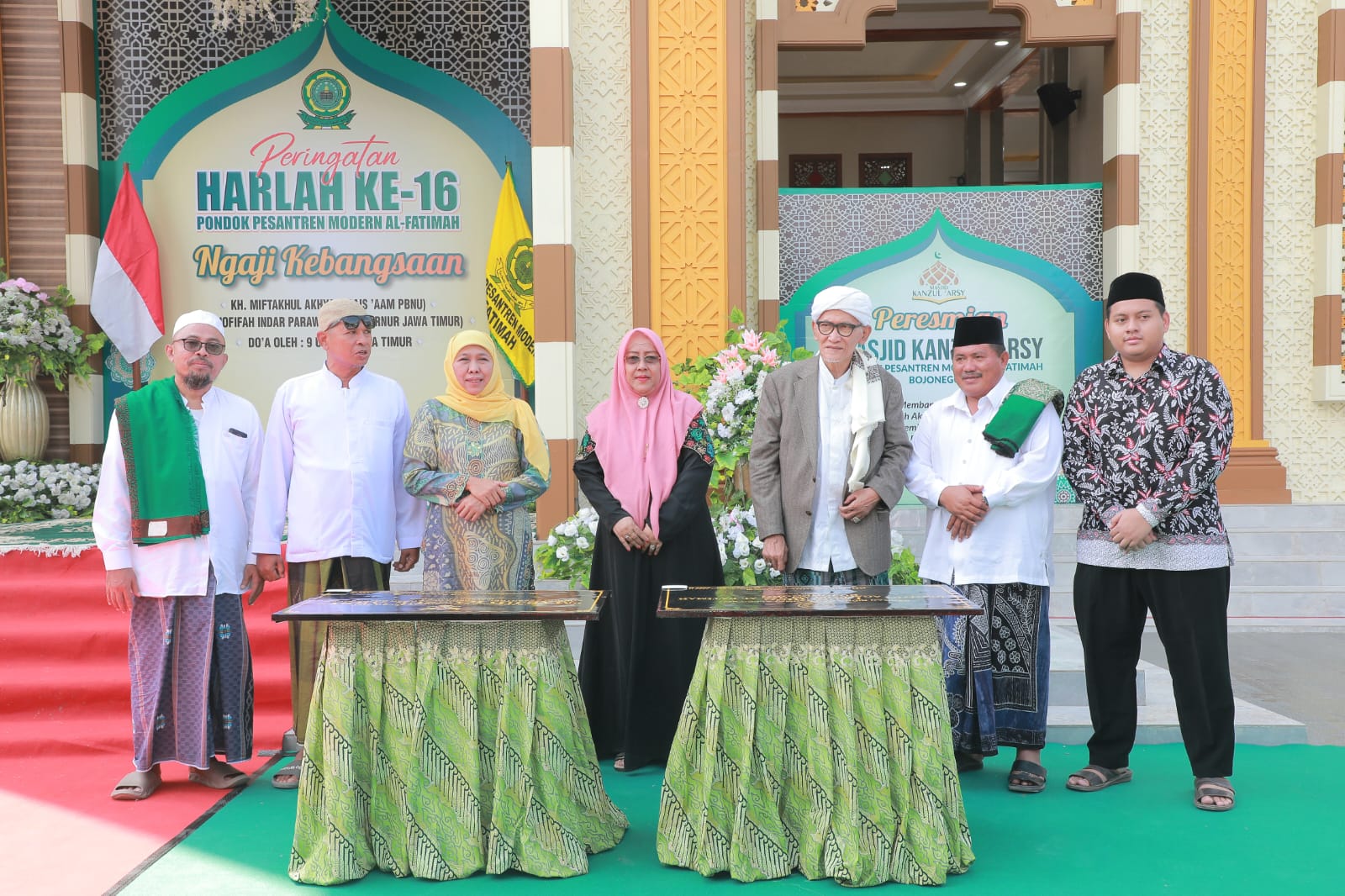 Gubernur Jawa Timur Khofifah Indar Parawansa meresmikan Masjid Kanzul Arsy sekaligus menghadiri launching Institut Agama Islam (IAI) Al Fatimah di Pondok Pesantren Al Fatimah Kab. Bojonegoro, Sabtu (21/1) siang. 