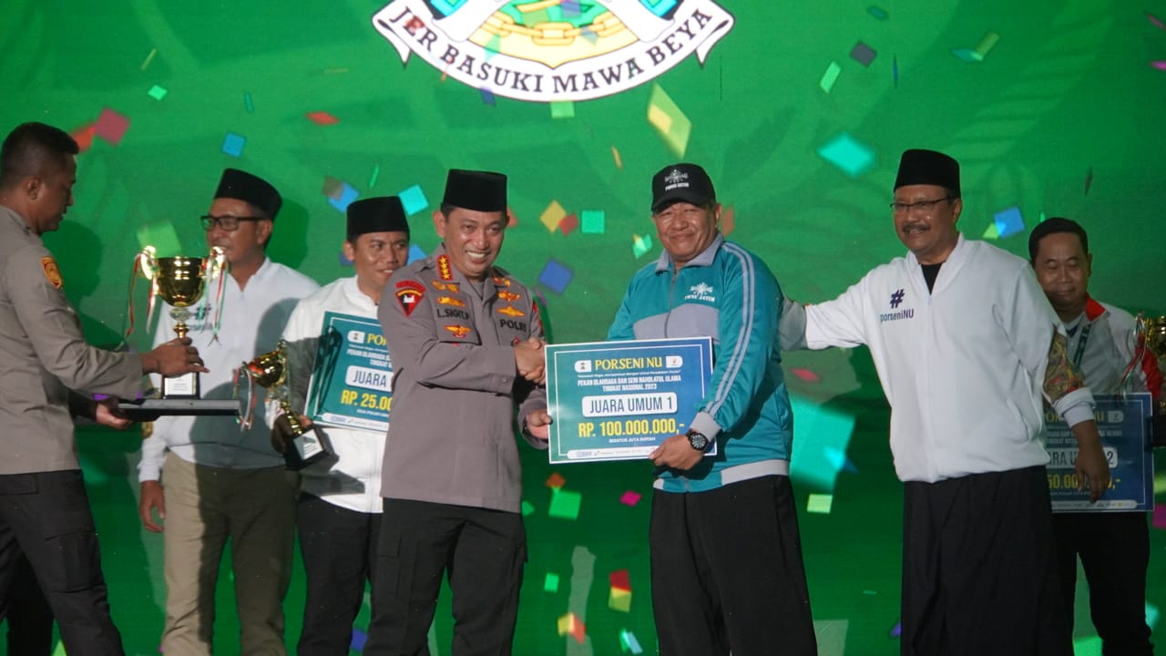 kontingen atlet santri Jawa Timur berhasil menyabet Juara Umum pada Pekan Olahraga Seni (Porseni) NU di Surakarta, 