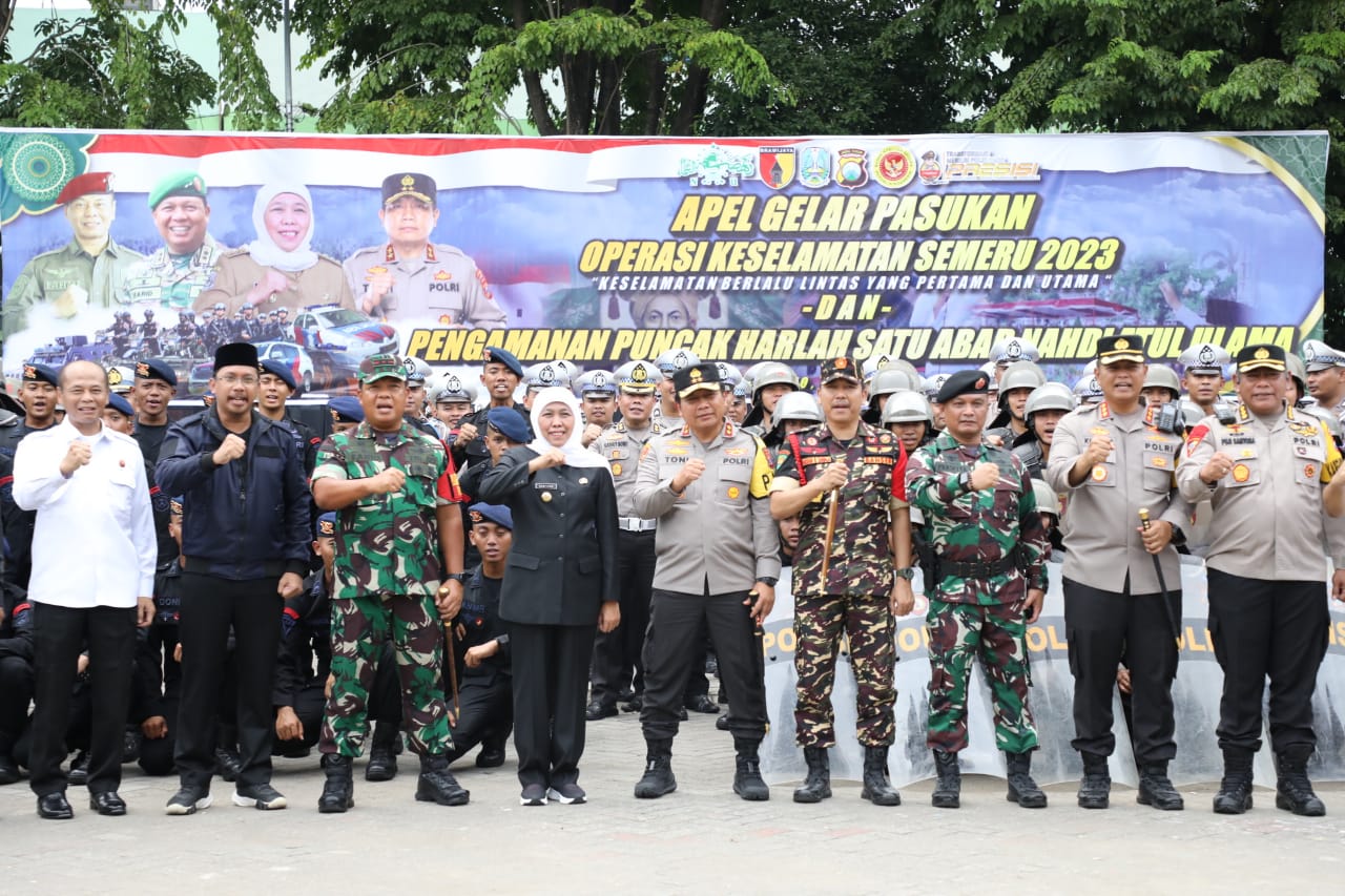 Forum Pimpinan Daerah Jawa Timur, Senin (6/2/2023) siang, menggelar Apel Gelar Pasukan Operasi Keselamatan Semeru 2023 dan Pengamanan Puncak Harlah I Abad NU