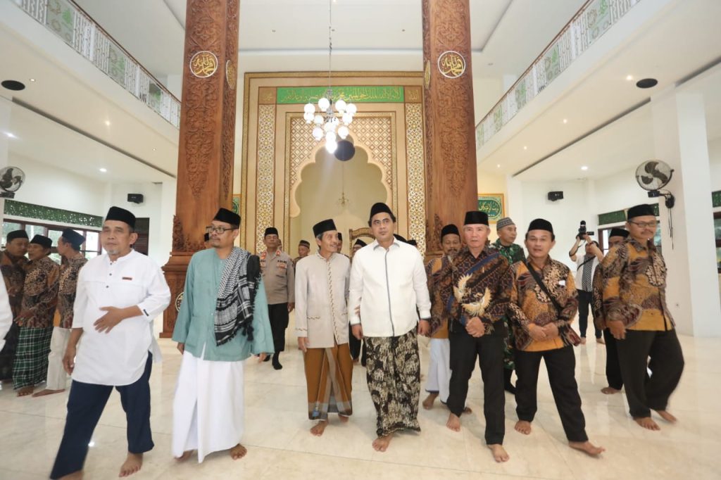Gus Yasin saat meresmikan Masjid Jami Attaaibuun, Desa Semingkir, Kecamatan Randudongkal, Kabupaten Pemalang, Minggu (19/2/2023).