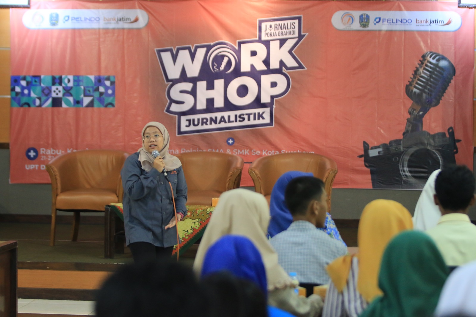 Pokja Jurnalis Grahadi saat berbagi ilmu jurnalistik kepada generasi Z siswa-siswi SMA/SMK se-Kota Surabaya, Rabu (21/6/2023). 