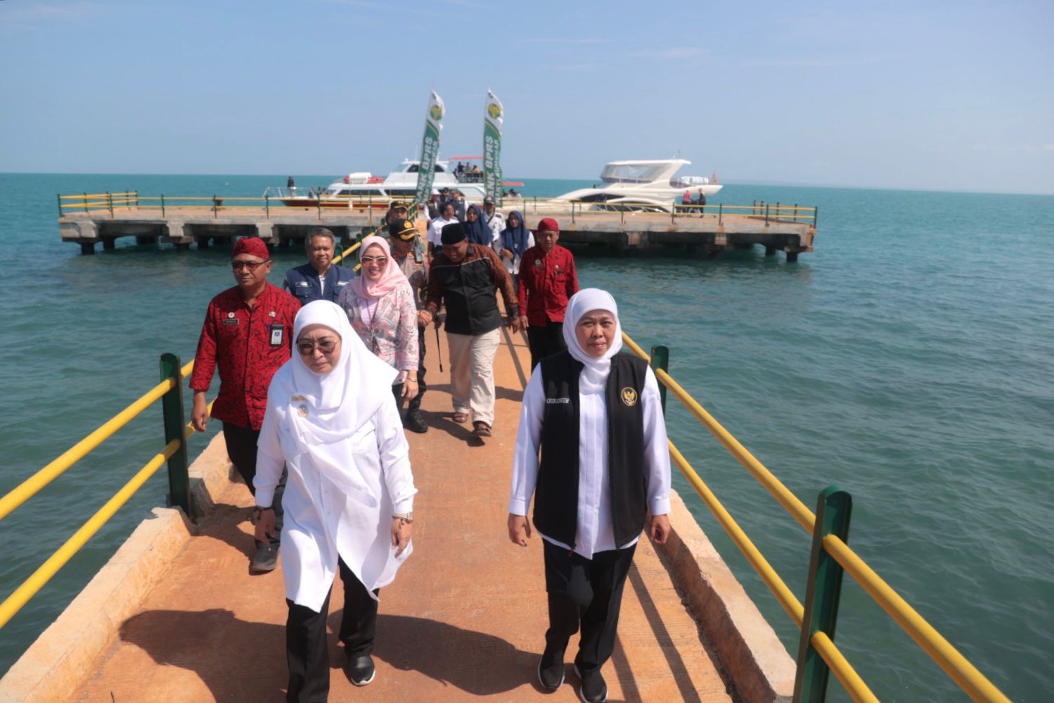 Gubernur Jawa Timur Khofifah Indar Parawansa meresmikan Dermaga Pelabuhan Dungkek dan Dermaga Pelabuhan Gili Iyang di Kabupaten Sumenep, Selasa (4/7). 