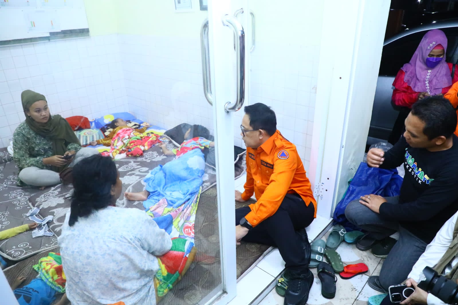 Gubernur di LumajangSalurkan Bantuan Serta Kirim TRC dan Tagana