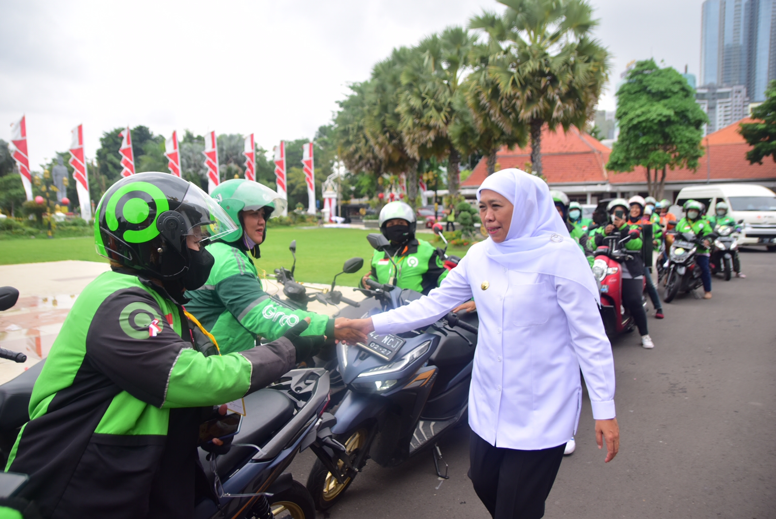 Gubernur Khofifah Terbitkan Kepgub Tarif Ojek Online dan Taksi Online Jatim Per 10 Juli 2023