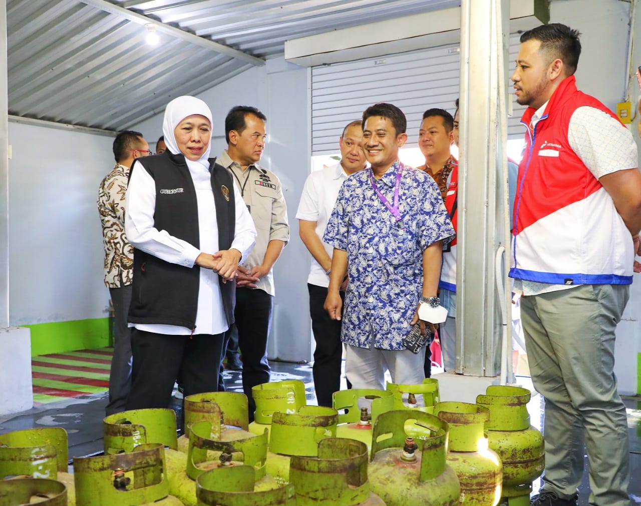 Tinjau Agen dan Pangkalan Elpiji 3 Kg, Gubernur Khofifah: Stok di Jatim Aman dan Distribusi Lancar