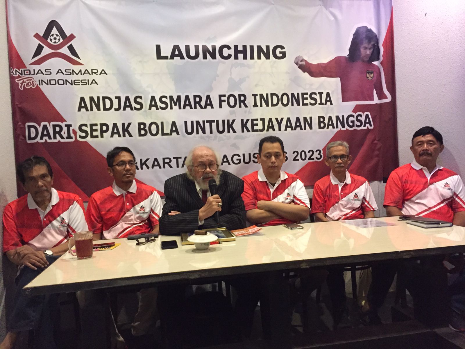 Andjas Asmara, merasa sedih. Sepakbola Indonesia sudah tak lagi disegani bahkan sangat sulit menang melawan negara-negara elite Asia