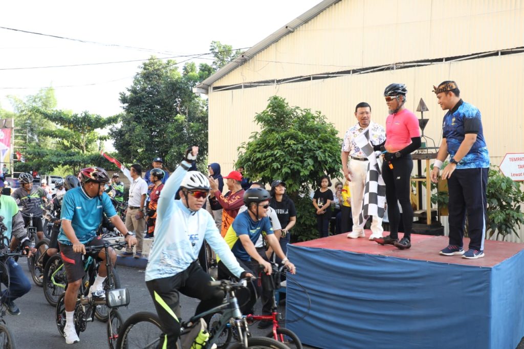 Sekda Jateng, Sumarno, menekankan pentingnya pencegahan tindak pidana perdagangan orang (TPPO). Hal itu disampaikan saat melepas peserta Fun Bike Dies Natalis ke-59 Politeknik Bumi Akpelni Semarang, Minggu (10/9/2023).