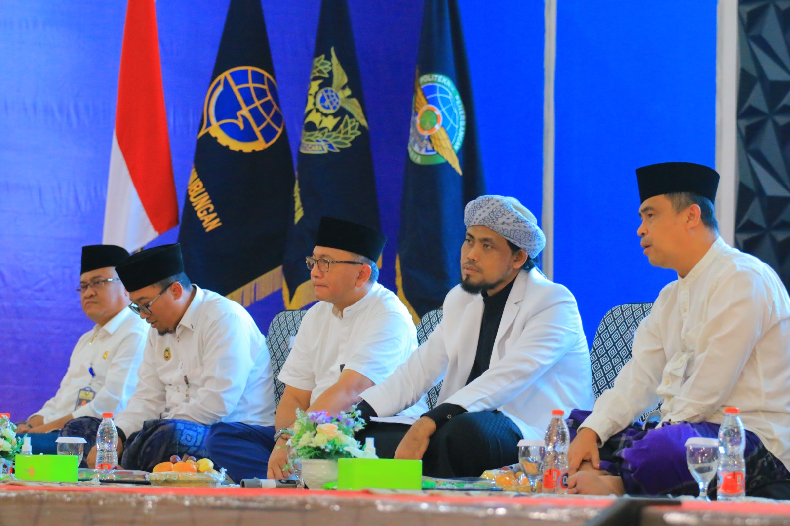Poltekbang Surabaya memperingati Maulid Nabi Muhammad SAW 1445 H. Acara digelar dengan mengundang Ustadz Misbahul Munir di Gedung Serba Guba Poltekbang Surabaya, Jumat (13/10/2023) 