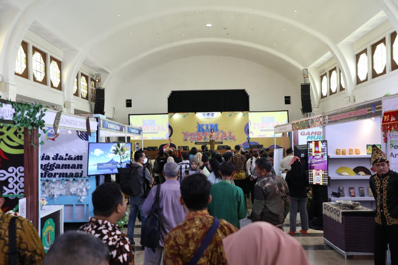 Kelompok Informasi Masyarakat (KIM) Kraton Kidul Kota Pekalongan, mewakili Provinsi Jawa Tengah mengikuti KIM Festival 2023, di Balai Pemuda Surabaya