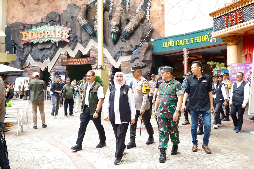 Gubernur Jawa Timur Khofifah Indar Parawansa bersama Forkopimda Jatim meninjau beberapa lokasi wisata di Jatim, Sabtu (30/12/2023). 