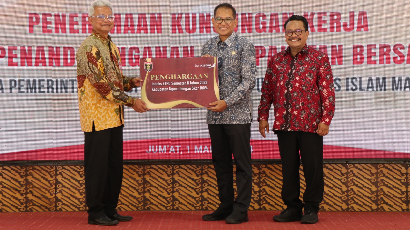 PT Bank Pembangunan Daerah Jawa Timur Tbk. (bankjatim) telah memberikan apresiasi kepada Pemerintah Kabupaten Ngawi atas prestasinya dalam pengimplementasian Elektronifikasi Transaksi Pemerintah Daerah (ETPD) yang sukses mencapai skor 100% di wilayah Pemk