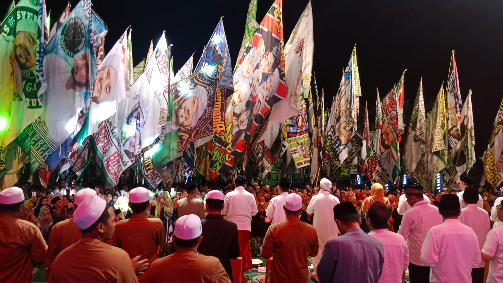 Perayaan menyambut bulan suci Ramadhan tahun 2024 diwarnai dengan  acara Ramadhan Genzi yang digelar di Masjid Al Akbar Surabaya