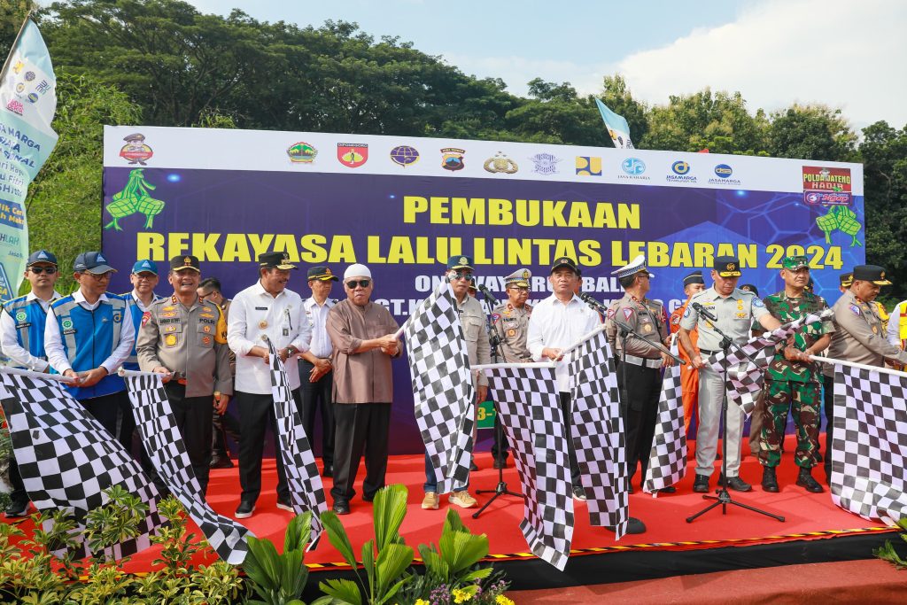 Pemerintah resmi menerapkan sistem one way atau satu arah di tol Trans Jawa, mulai dari Gerbang Tol (GT) Kalikangkung Semarang menuju GT Cikampek Utama, pada 13-16 April 2024.